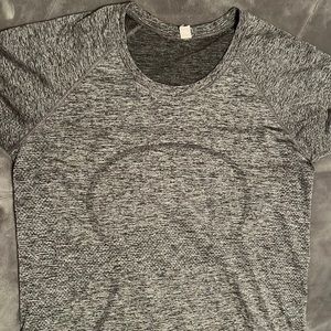 lululemon swiftly tech grey, los angelas logo
